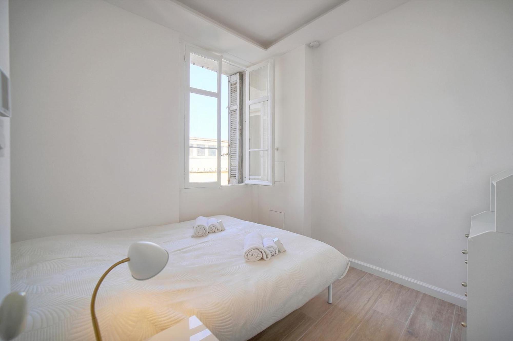 Apartment Exceptionnel 4 Pieces Balcon Carre D Or A3b129